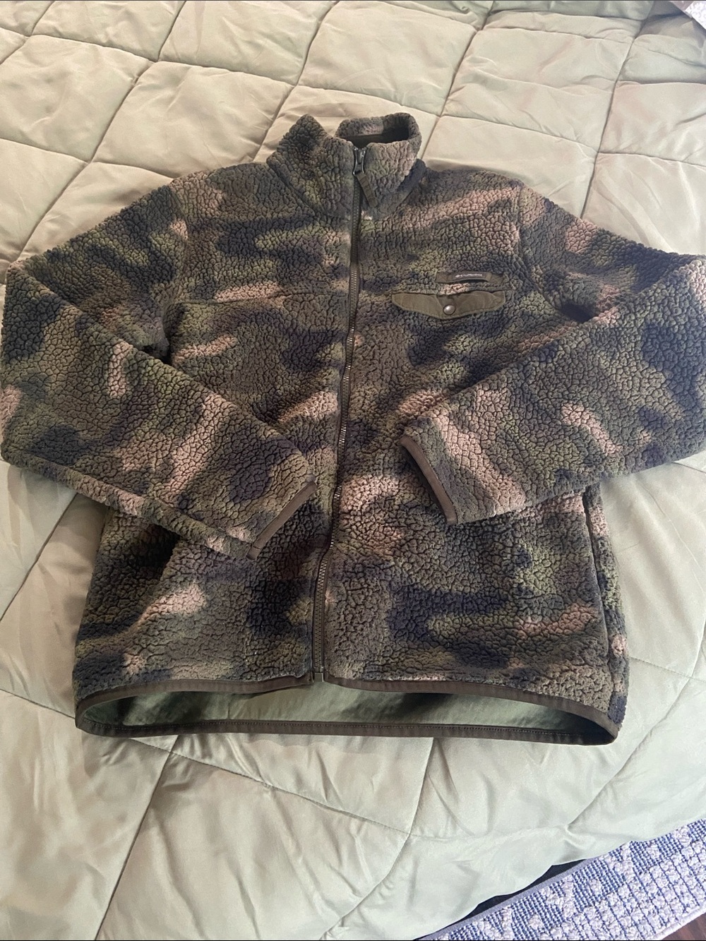 Columbia camo zip up jacket size medium